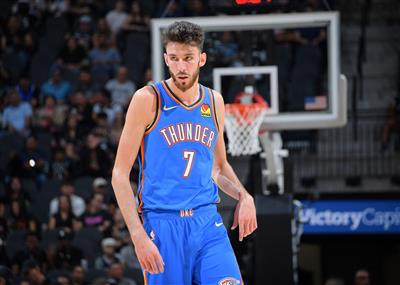 สภาพการแข่งขันก็ยอดเยี่ยมเช่นกัน! โฮล์มเกรนทำคะแนน 14 แต้มจาก 4 จาก 4 สามพอยน์เตอร์ในควอเตอร์แรก!