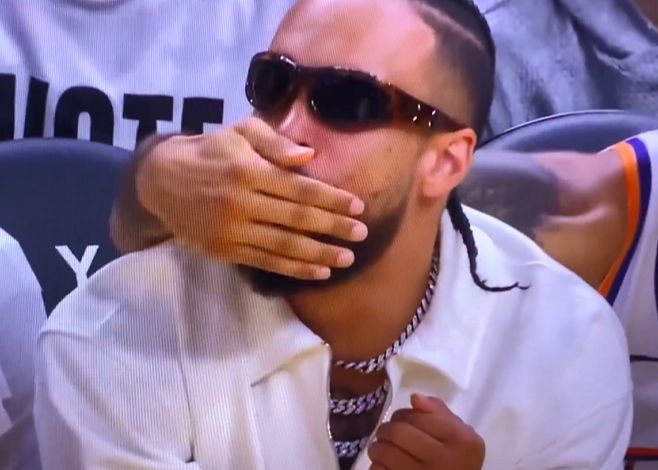 แพ็คเกจบนสุดล้มเหลว! ดิลลอนพ่นกลิ่นหอมออกมา ลิเวอร์สปิดปากดิลลอนแล้วรีบไปกินทีแต่ถูกกรรมการจับได้