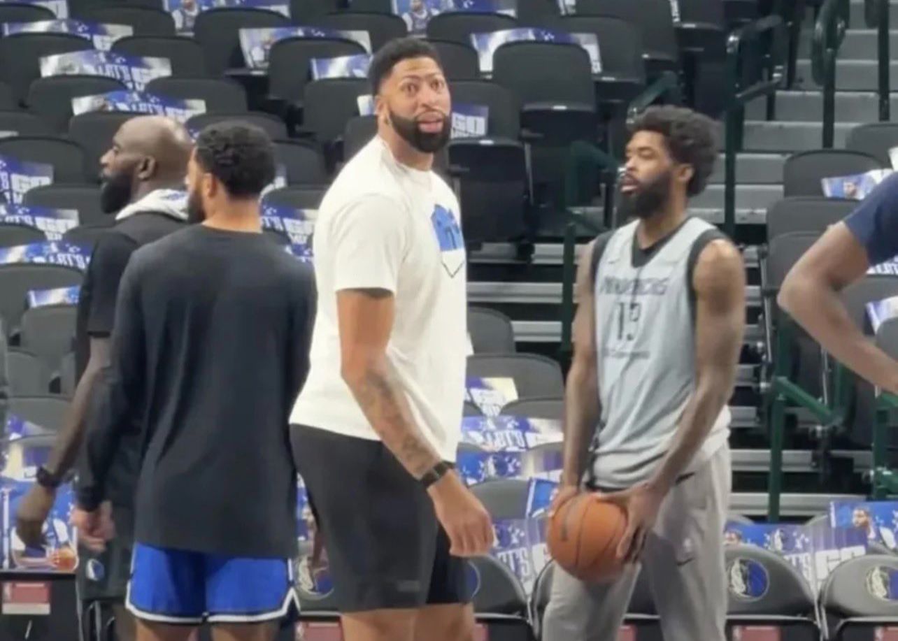 เมจิ: The Mavericks จะหารือเกี่ยวกับข้อตกลงกับ Big Eyebrow ในอีกสองเดือนข้างหน้า เป็นเรื่องยากที่จะมีข้อตกลงใด ๆ ในขณะนี้