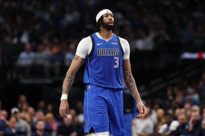 สถานะการแข่งขันกำลังมา! คิ้วหนาทำไป 16 แต้ม 8 รีบาวด์ จาก 6 จาก 12 ช็อตในครึ่งแรก