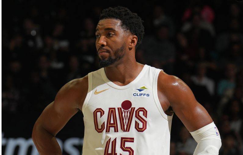 สภาพการแข่งขันดี! มิทเชลล์ทำคะแนน 21 แต้มและ 3 แอสซิสต์จากการยิง 6 จาก 9 ในครึ่งแรก