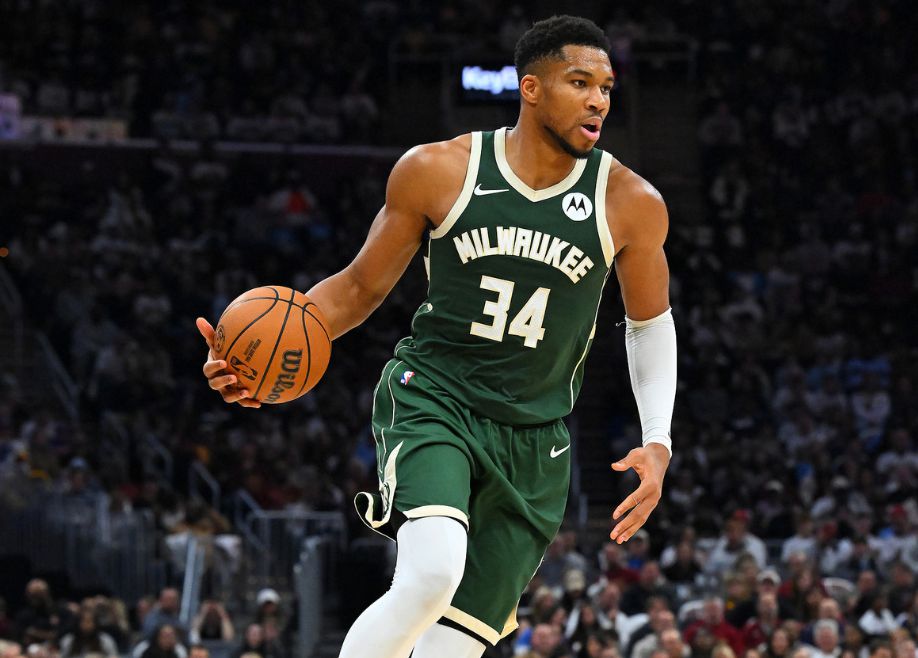 Antetokounmpo ทำคะแนน 32 แต้มและคว้า 10 รีบาวน์ ส่วน Bucks ทำแต้มต่ำในฤดูกาลและพบกับความพ่ายแพ้อย่างหนัก
