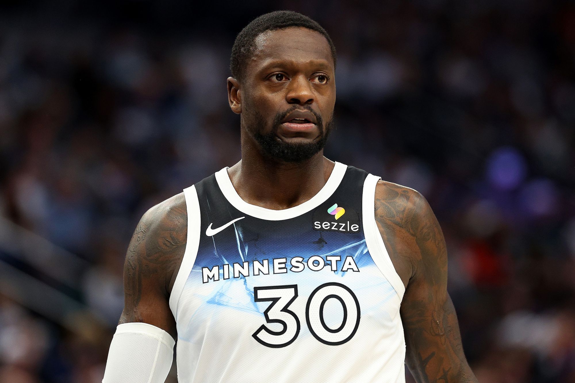 เอ็ดเวิร์ดส์ทำ 1 ใน 8 ครึ่ง รีดและแรนเดิลรวมกันทำคะแนนได้ 33 แต้มขึ้นนำทีม