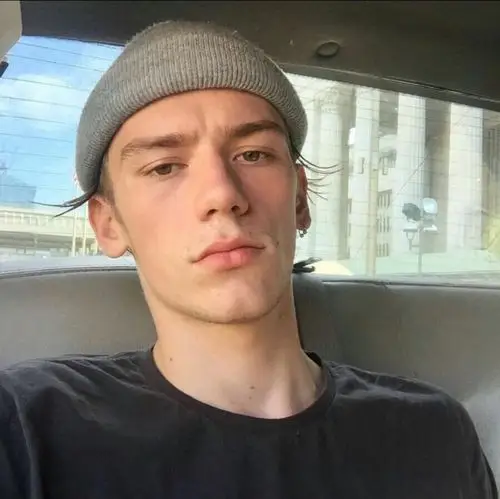 6686体育铁牌作者Oberon